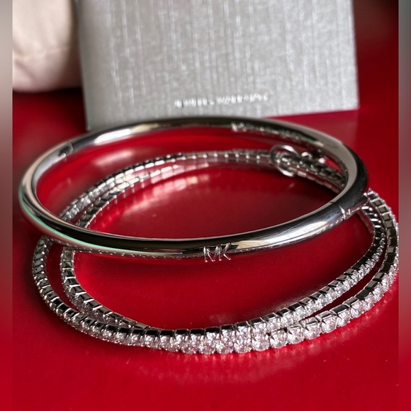 MICHAEL KORS Bracelet and Earrings Set. - Picture 3 of 16